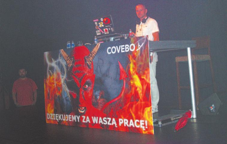 Na sa li chill kró lo wał już trze ci rok z rzę du dj Enaj i dbał o to, by go ście czu li się jak w nie bie Wszyst ko po to, aby po dzię ko wać oso bom pra cu ją cym dla Co ve bo za ich