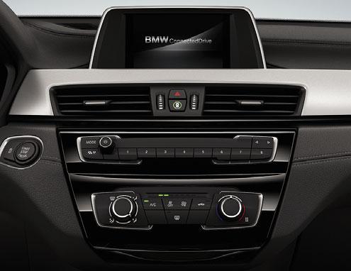 Podgrzewane dysze spryskiwaczy Przednie i tylne szyby otwierane elektrycznie Rozrywka i komunikacja System rozrywki z gniazdem USB i złączem Bluetooth (wyświetlacz 6,5-calowy) Złącze USB
