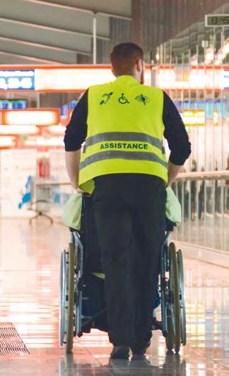 opieki oraz osobom niepełnoletnim, zapewnia bezpieczny załadunek i rozładunek bagażu, a w przypadku opóźnienia, zagubienia lub uszkodzenia bagażu doświadczeni pracownicy udzielają niezbędnej pomocy