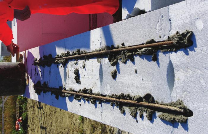 Innym sposobem zbrojenia warstwy podokiennej jest ułożenie dwóch prętów żebrowanych ø8 mm w bruzdach wypełnionych