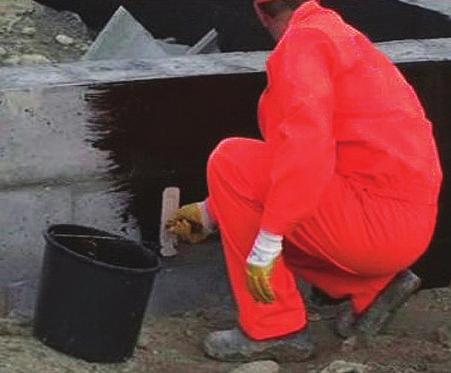PORADNIK BUDOWLANY TERMOBET Izolacja ścian fundamentowych i piwnicznych Ściany fundamentowe i piwniczne wymagają zabezpieczenia izolacją przeciwwilgociową pionową i poziomą.