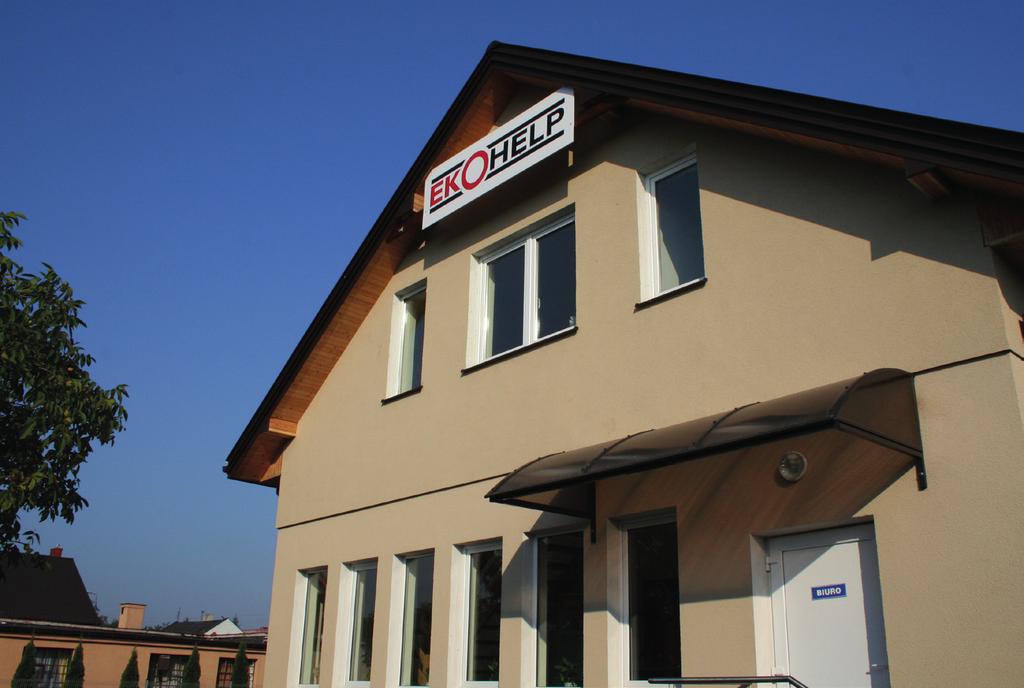 O NAS Firma powstała pod koniec 1990r. na bazie wyłącznie polskiego kapitału zajmując się początkowo uzdatnianiem zużytych produktów naftowych.