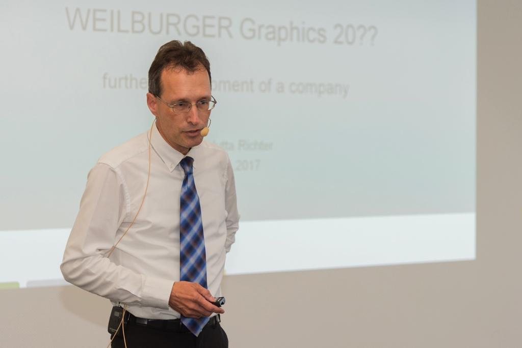 Rathschlag, Dyrektor Laboratorium w firmie w trakcie swojego