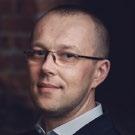 Doskonalił swoją wiedzę merytoryczną na licznych kursach, krajowych i zagranicznych, szczególnie z zakresu zarządzania zespołem, negocjacji, technik kupieckich, i psychologii sprzedaży.