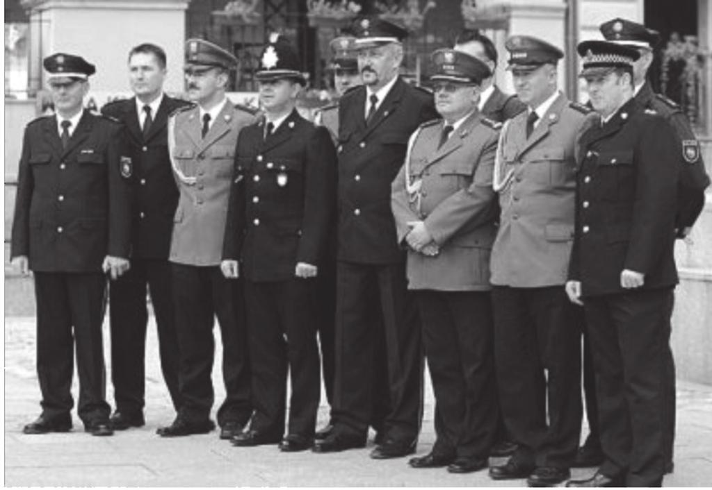 176 Dariusz Szydłowski Anglii, Niemiec, a nawet Kanadyjskiej Konnej Policji. Zaproszeni goście mieli okazję zwiedzić piękne zakątki Bielska-Białej oraz okolice m.in.