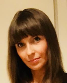 Specjalista w zakresie prawa handlowego, gospodarczego, finansowego, bankowego, podatkowego i administracyjnego. Aplikacje odbywała pod patronatem adw. Andrzeja Warfołomiejewa.