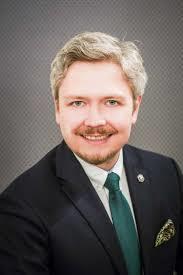 Jest doktorem nauk prawnych. Wykłada prawo gospodarcze na uczelni im. Łazarskiego w Warszawie. Włada językiem angielskim, francuskim i niemieckim.