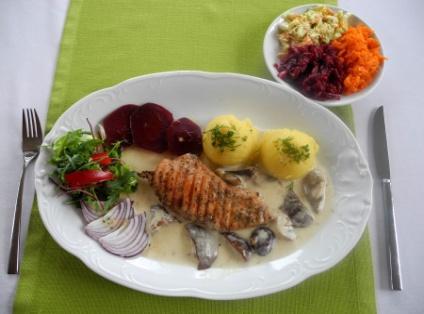 Turkey thigh in gravy Udziec z indyka w sosie własnym 2