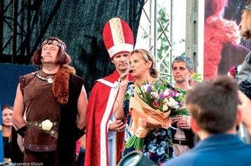 Chrzest Polski, której reżyserem jest Anna Kozioł, a aktorami mieszkańcy Ząbek.