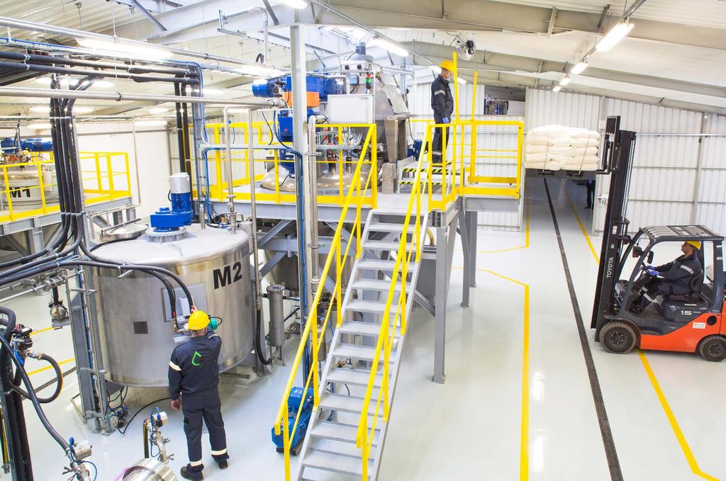 Nowoczesny park maszynowy Firma dysponuje dwoma nowoczesnymi liniami produkcyjnymi: do form rozpuszczalnikowych (SL, EC), do form zawiesinowych (SC, FS, OD) oraz linią do konfekcji, która została tak
