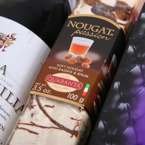 GT 73 NUTA FIOLETU Hiszpańskie wino czerwone Rioja Gran Familia 0,75l Mini praliny Lindt 100g Herbata