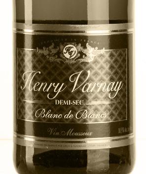 WINA MUSUJĄCE JAKOŚCIOWE Quality sparkling wines Henry Varnay Świeżość z Doliny Loary Winnica Henry Varnay położona jest pomiędzy miastami Angers i Tours w Saumur nad Loarą.