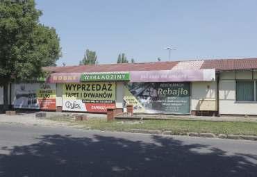 - duży ruch pieszy i rowerowy - w pobliżu liczne centra handlowe, sklepy, duże osiedle