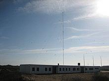 Systemy wspomagania na niskich częstotliwościach LORAN - LOng RAnge Navigation Hiperboliczny system radionawigacji, działający w zakresie fal długich odbieranych z dwóch lub więcej radiolatarni do