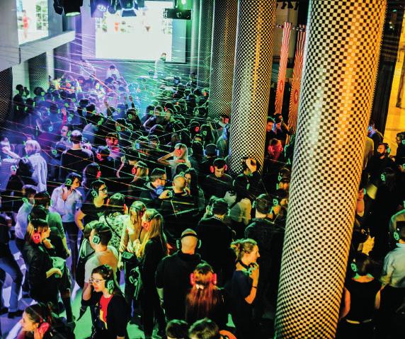 SILENT DISCO Od 2015 roku regularnie organizujemy cykl Silent Disco pod nazwą Cicha Barbara, czyli imprezy muzyczne w słuchawkach prowadzone przez polskich i zagranicznych dj ów.