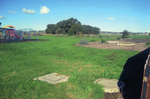 System zbierania wody z dachów w mieście Warrnambool (Australia), lata realizacji: 2010 2011 Firma Wannon Water, we współpracy z rządem centralnym i władzami lokalnymi, opracowała system zbierania