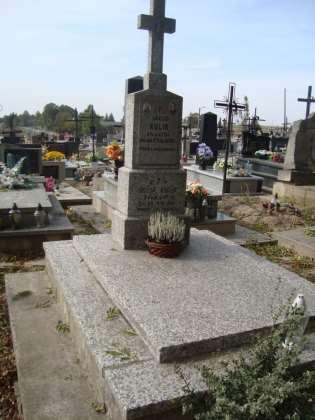 279 Nagrobek 40 Rok 2015, 10 listopada. Nagrobek Julii i Jakuba Kulików. Nagrobek został zamówiony w Chełmie przez ich syna Czesława (foto Henryk Kulik).