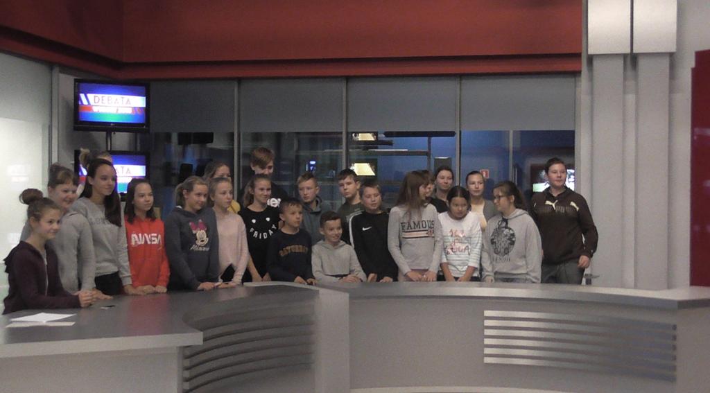 prezenterzy, kamerzyści, reżyserzy itpzwiedziliśmy duże studio telewizyjne, z którego codziennie nadawane są główne informacje Ponadto zobaczyliśmy newsroom, pomieszczenie w którym