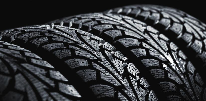 dystans hamowania na mokrej nawierzchni przy prędkości 100 km/h i w temperaturze 5 C 71m 62m 42m Na mokrej nawierzchni, przy temperaturze 5 C, auto jadące z prędkością 100 km/h zatrzyma się na