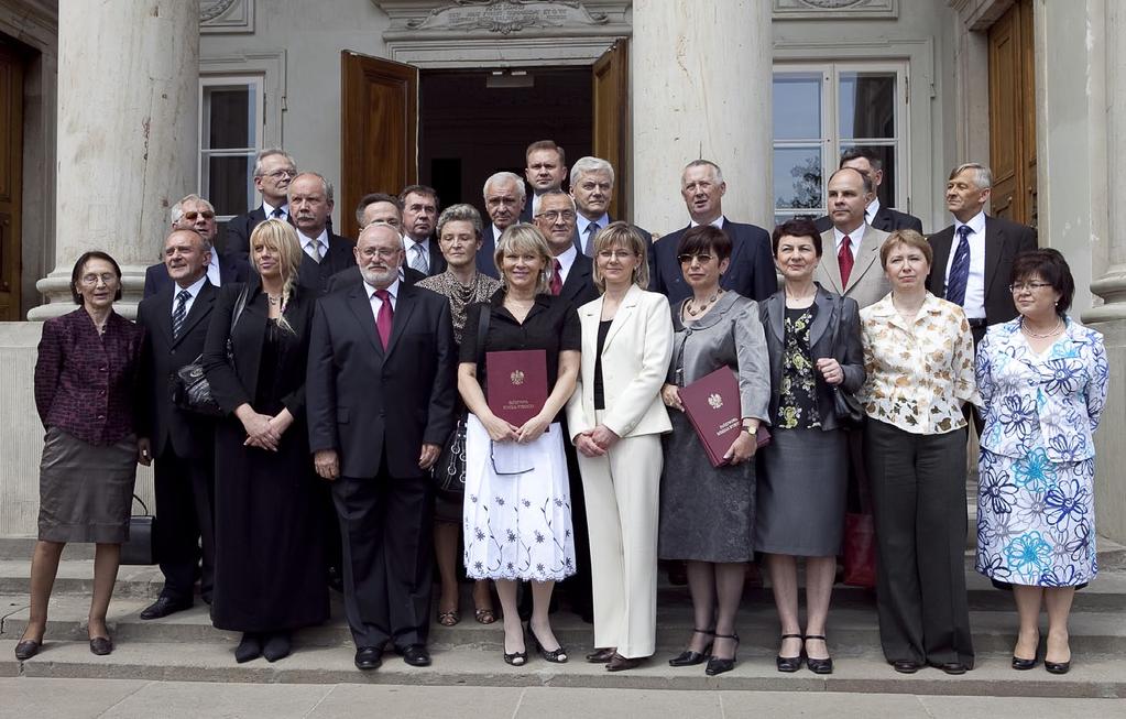 2 Dwudziestolecie demokratycznych wyborów w Polsce Rok 1991 przyniósł Polsce kilka ważnych, istotnie modyfikujących charakter ustroju i scenę polityczną, zmian.