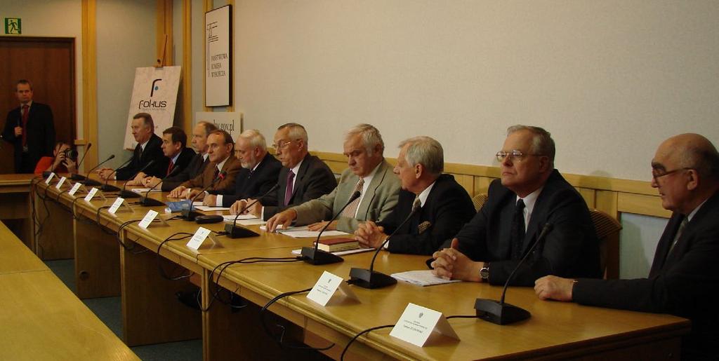 pierwszych bezpośrednich i powszechnych wyborach Prezydenta Rzeczypospolitej Polskiej przeprowadzonych również w 1990 roku, nadszedł czas na pierwszą wolną i w pełni demokratyczną elekcję do