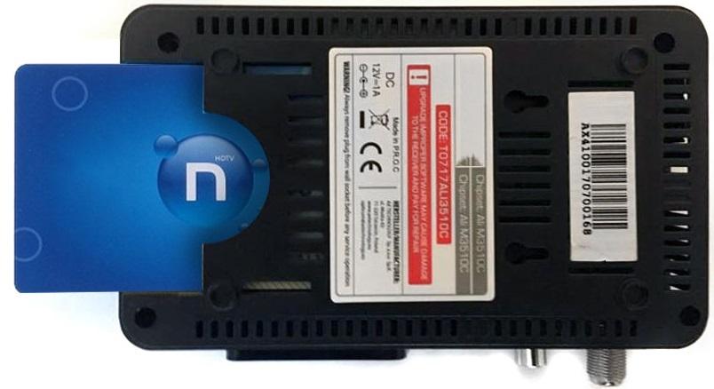 Moduł dostępu CA Tuner wyposażony jest w moduł dostępu warunkowego CA w systemie CONAX. Instalacja karty w module chipem do góry.