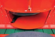 Wysoki prześwit (390 mm z kołami 385/55 R22,5) pokonywanie nierówności terenu nie jest już problemem.