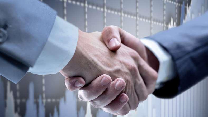 CO CENIĄ PRACOWNICY Warunki finansowe Świadczenia pozapłacowe Dobra atmosfera w pracy