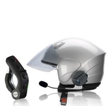 Model : SK 4000 Producent : Parrot Rozmawiaj przez telefon jadąc na motorze Dzięki SK4000 możesz rozmawiać, słuchać radia czy swoich ulubionych piosenek podczas jazdy na motorze.