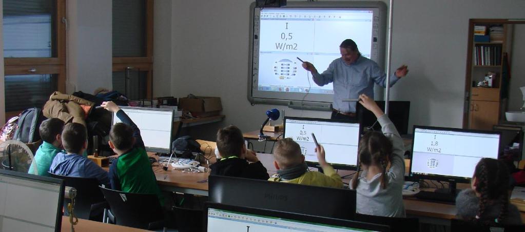 wykonać pomiar prędkości dźwięku, dokonać analizy samogłosek oraz