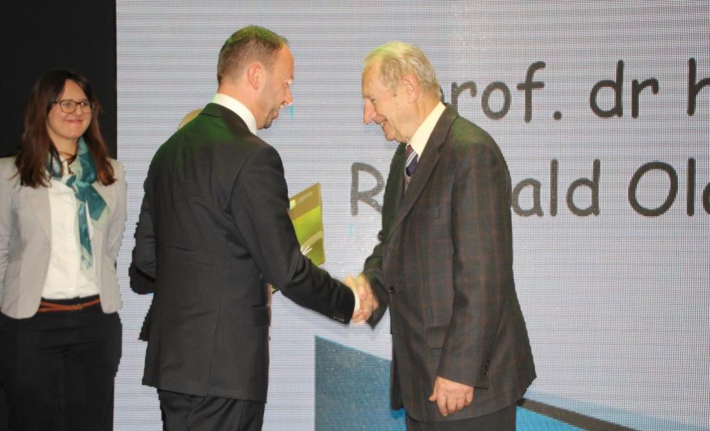Profesor Romuald Olaczek stworzył nowoczesną szkołę sozologiczną specjalizującą się w konserwatorskiej ochronie przyrody opartej na podstawach ekologicznych.