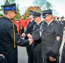 Gromowski wraz z proboszczem ks.