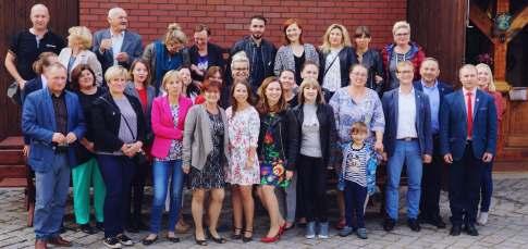 Działaj Lokalnie jest Programem Polsko-Amerykańskiej Fundacji Wolności, realizowanym przez Akademię Filantropii w Polsce oraz Stowarzyszenie Kuźnia Inicjatyw Lokalnych w Lisewie.