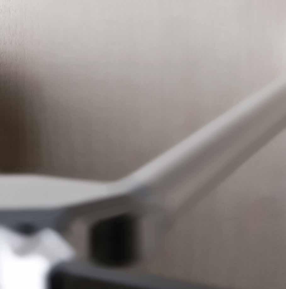 WYRÓWNANIE ŚCIANY PRZY POMOCY SZKLANEGO ELEMENTU PRZYŚCIENNEGO Wyjątkowość od samego początku Produkty oznaczone tym symbolem posiadają elementy regulacyjne modelujące
