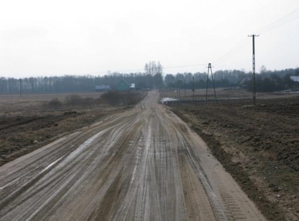 Projektowanie konstrukcji drogi 11 Drogę zaliczono do drugiej kategorii ruchu (KR2) i przyjęto obciążenie ruchem wynoszące 20 osi obliczeniowych na dobę.