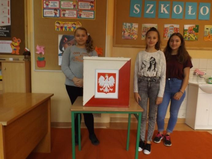 Praca z dziećmi sprawia jej przyjemność i nie wyobraża sobie życia bez niej.