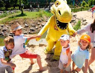 czy też Mamenchizaura, który zaprasza Gości na Plażę.