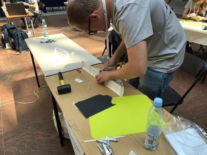 technologii druku 3D oraz poddane próbie obciążeniowej.