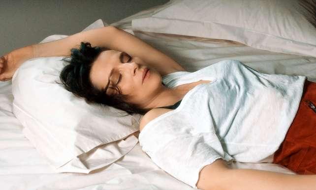 Przedstawia najnowszy film Claire Denis ISABELLE I MĘŻCZYŹNI (Let the Sunshine In) z Juliette Binoche w głównej roli oraz Gérardem Depardieu Francja / 2017 94 min.