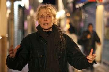SŁOWO OD REŻYSERKI - CLAIRE DENIS: Stworzyłam w wyobraźni szczegółowy portret Isabelle: miała to być bardzo kobieca brunetka w wysokich, skórzanych butach, będących wyrazem jej pożądania.