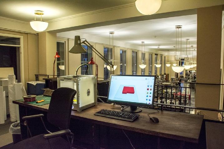 przestrzeń na półpiętrze Biblioteki Publicznej w Oslo (Norwegia),