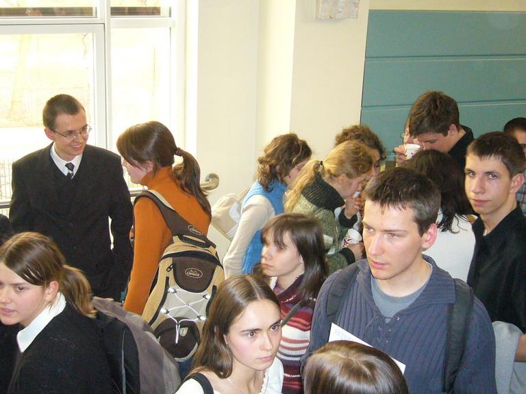 Szczególne podziękowania należą się dr inż. Maciejowi Walewskiemu, który od początku czuwa nad całością.