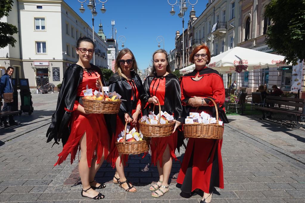 Świętujmy razem 20 lat naszego województwa 1 7 czerwca 2018 Świętujmy razem 20 lat naszego województwa Urząd Marszałkowski zaprasza do wspólnego świętowania 20 lat istnienia województwa