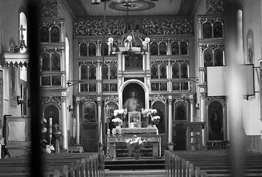 Jerzy Uścinowicz Fot. 10. Murowana cerkiew we Florynce. Widok wnętrza po podziale ikonostasu. Fot. J. Uścinowicz, 2008.