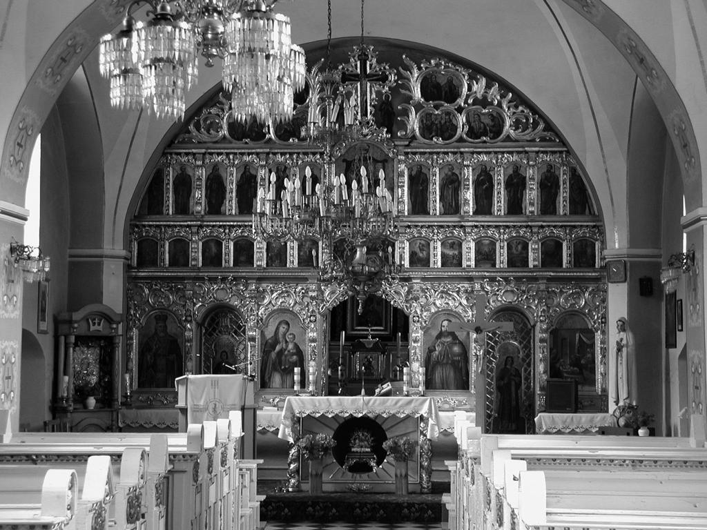 Jerzy Uścinowicz Fot. 16. Murowana cerkiew w Narodzenia NMP w Tylawie. Widok wnętrza z odtworzonym kompletnym ikonostasem. Fot. J. Uścinowicz, 2008. do niego nie doszło.