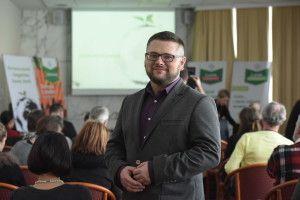 .pl https://www..pl produkt jest oryginalny, czy nie. W drugim przypadku podpowiada użytkownikowi, jak ma dalej postępować. Aplikację można bezpłatnie pobrać ze sklepu GooglePlay lub AppStore.