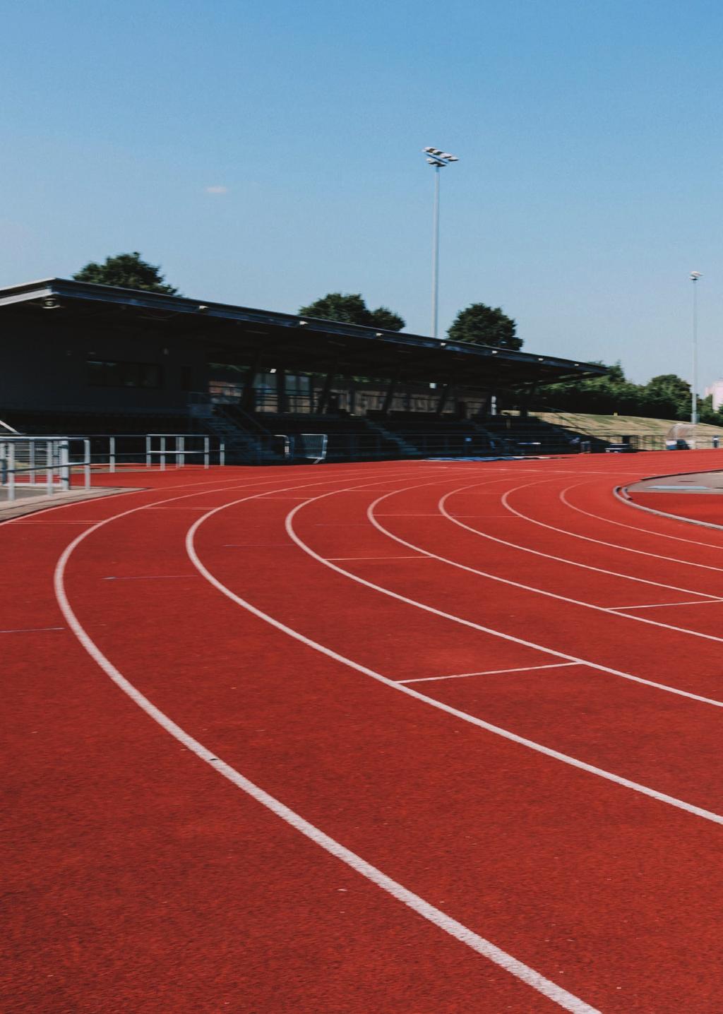 Ludzie Sportowa rywalizacja z marką TÜV Rheinland w tle Stwierdzenie, że pracownicy stanowią