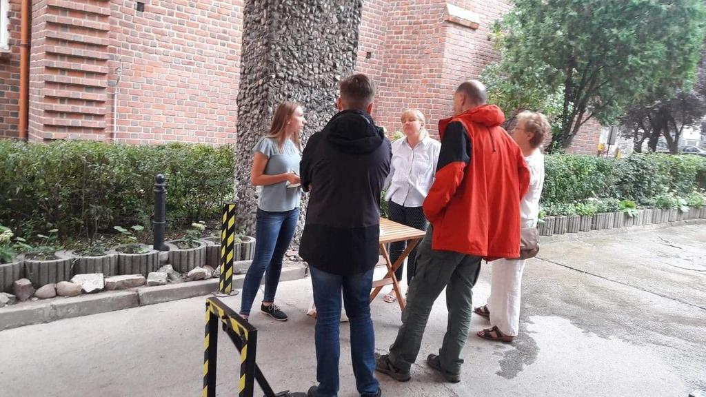 14. Podwórko pl. Uniwersytecki/ Kuźnicza/Szewska/ Uniwersytecka a) Informacje o podwórku Podwórko jest regularnie odwiedzane przez mieszkańców całego miasta i turystów.