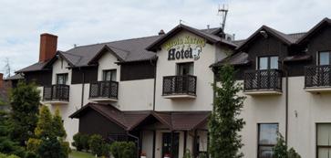 SPIS TREŚCI BAZA HOTELOWA 2 1 Gołuń HOTEL GOŁUŃ www.hotel-golun.com.pl 3 Stara Kiszewa HOTEL WROTA KASZUB www.wrotakaszub.pl Wymysłowo k./tucholi DWOREK WYMYSŁOWO www.dworekwymyslowo.
