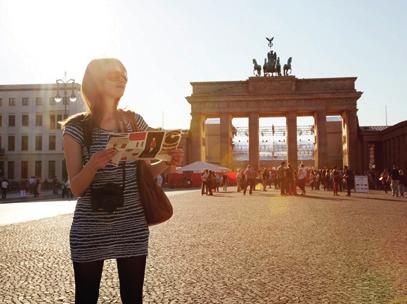 . Wo wohnen Sie, Frau Koch?. Wo wohnt ihr? A. Wir wohnen in Bern. B. Wir kommen aus der Schweiz. C. Ich komme aus Polen. D. Ich wohne in München.